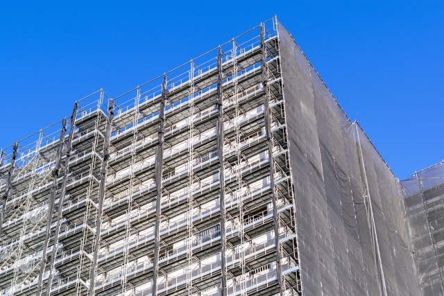 マンションの外壁塗装はいつ実施するべき？よくある劣化サインとメンテナンスの流れを解説