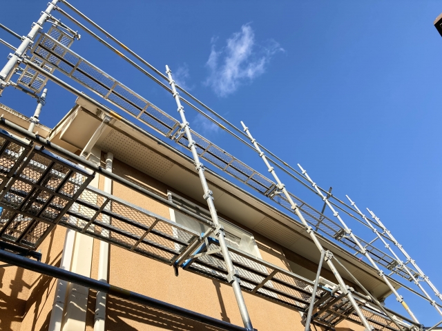 30坪住宅の外壁塗装の費用相場は？費用の内訳と屋根工事を同時施工するメリットを解説